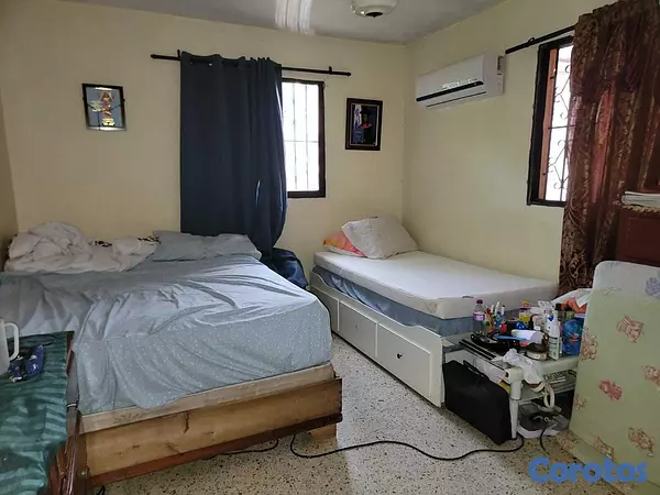 casas - VENDO CASA EN LOS TRINITARIOS, STO. DGO. ESTE: PAT 6