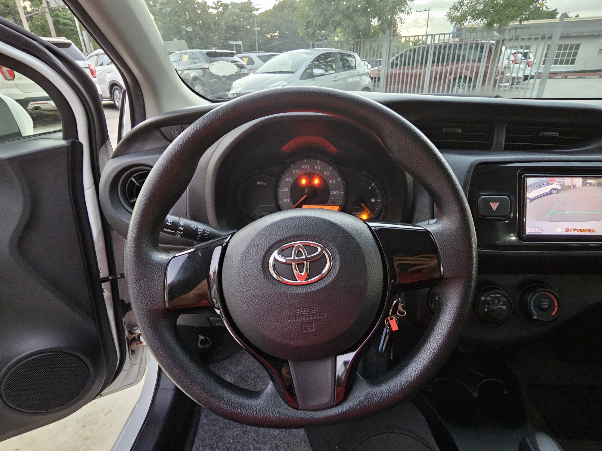 carros - Toyota Vitz 2017  6