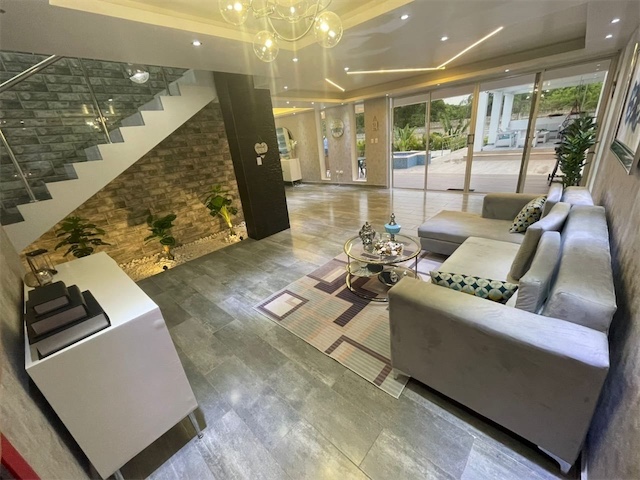 casas vacacionales y villas - Venta de Villa con piscina en Juan Dolio zona turística 2