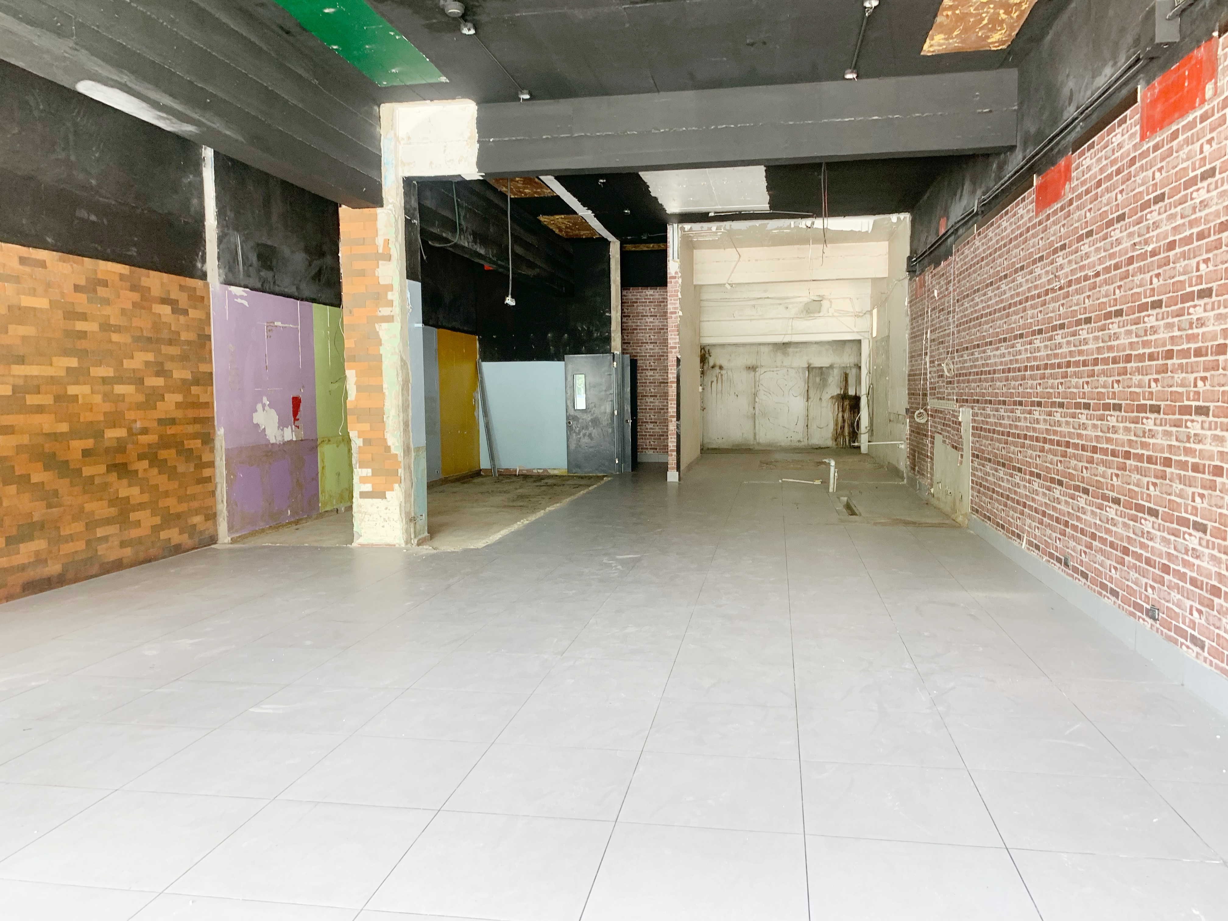 oficinas y locales comerciales - Local salon abierto amplio 8