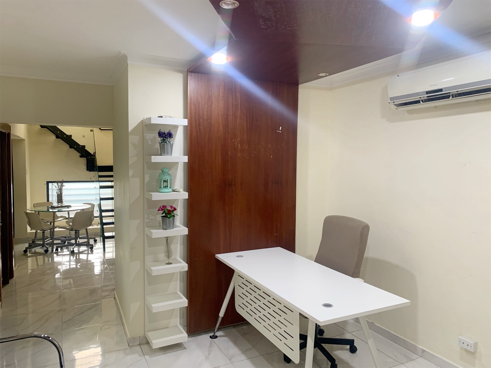 oficinas y locales comerciales - Propiedad alquiler amoblada  2