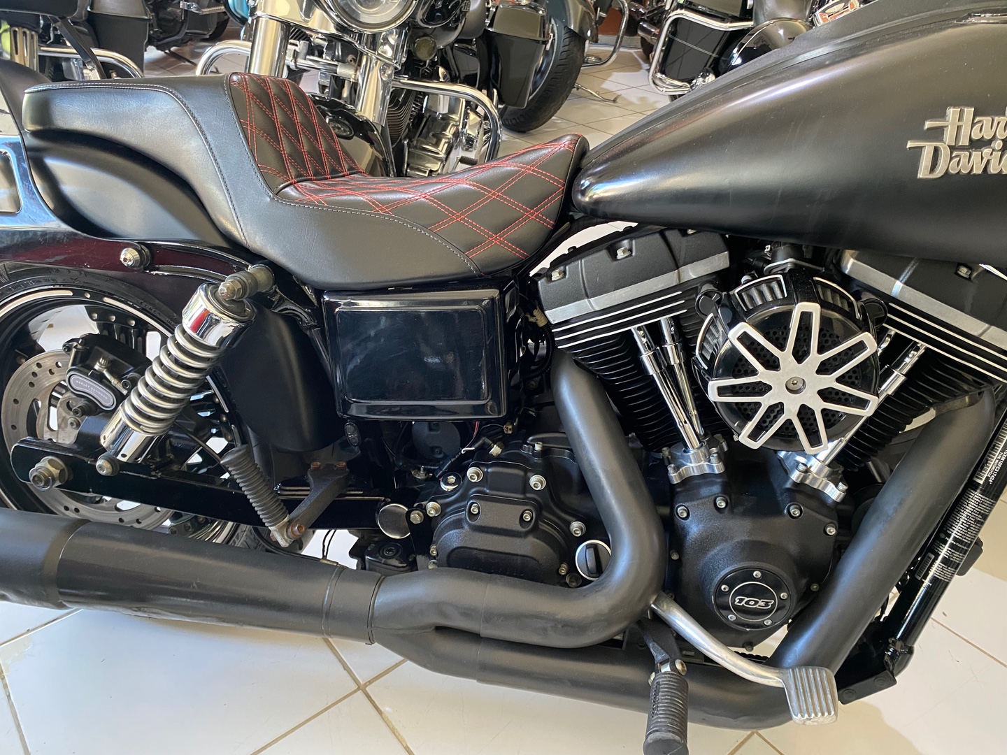 motores y pasolas - Harley Davidson Dyna Street Bob año 2015 5