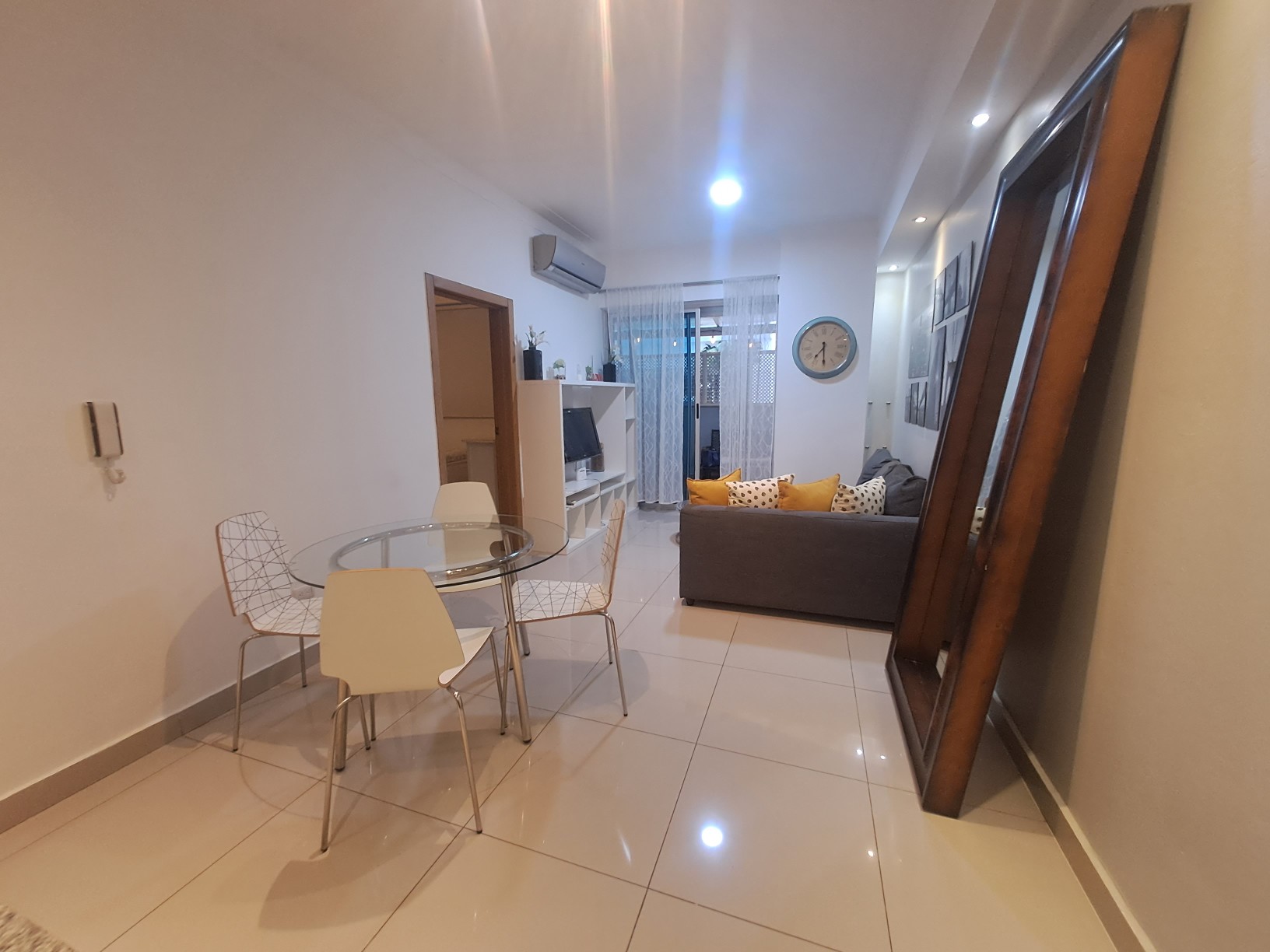apartamentos - Apartamento  con terraza amueblado 2do piso en serralles 
 9