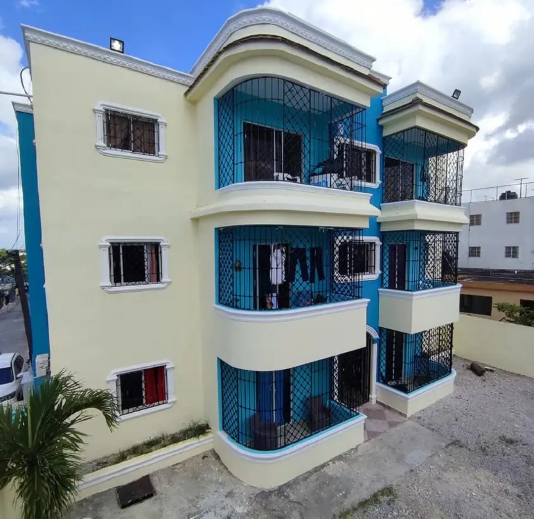 apartamentos - Vendo hermoso edificio de 6 apartamentos más un local comercial en Higüey  10