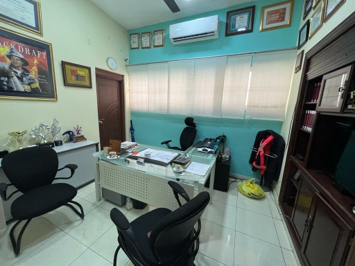 apartamentos - 
Alquiló oficina, cerca de la universidad del caribe a una casa del malecón
