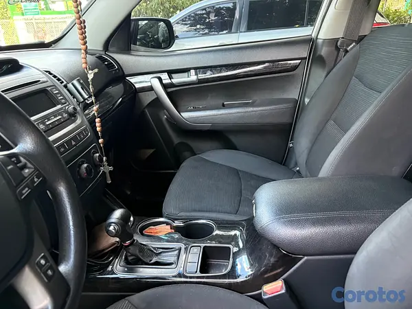 jeepetas y camionetas - Vendo kia sorento 2014  3