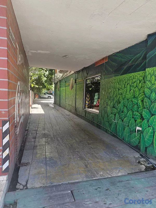 oficinas y locales comerciales - SE VENDE PLAZA COMERCIAL EN LA ROMULO BETANCOURT, 1300 Mts.2, 3 NIVELES, 9 Local 5