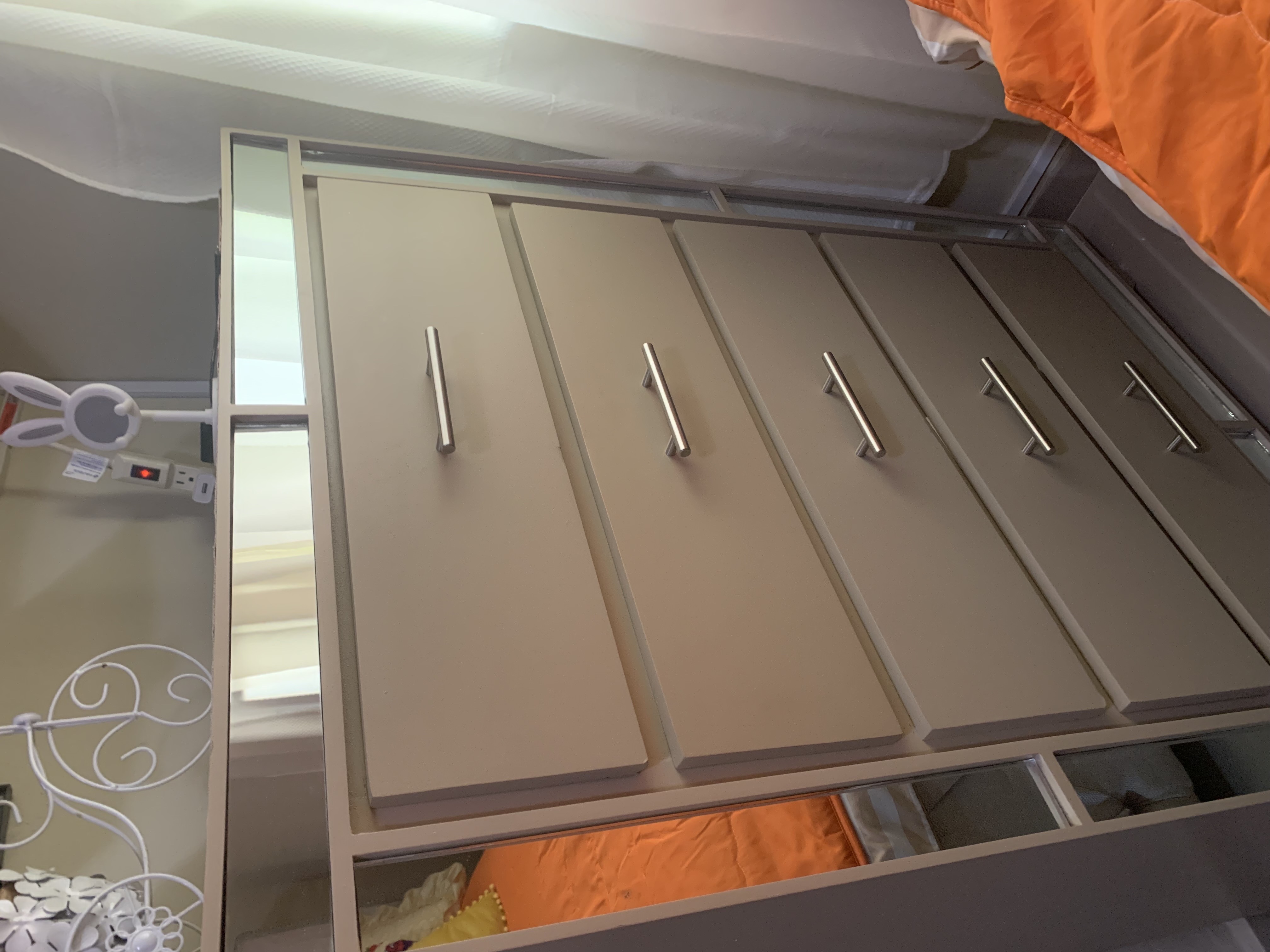 muebles y colchones - cama gabetero y biury de habitación  con su colchón en perfecta condiciones  1