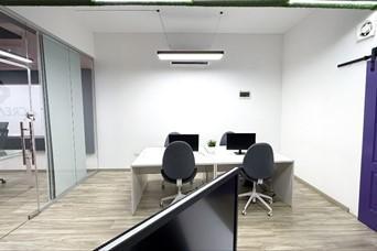 oficinas y locales comerciales - Local comercial en piantini 4