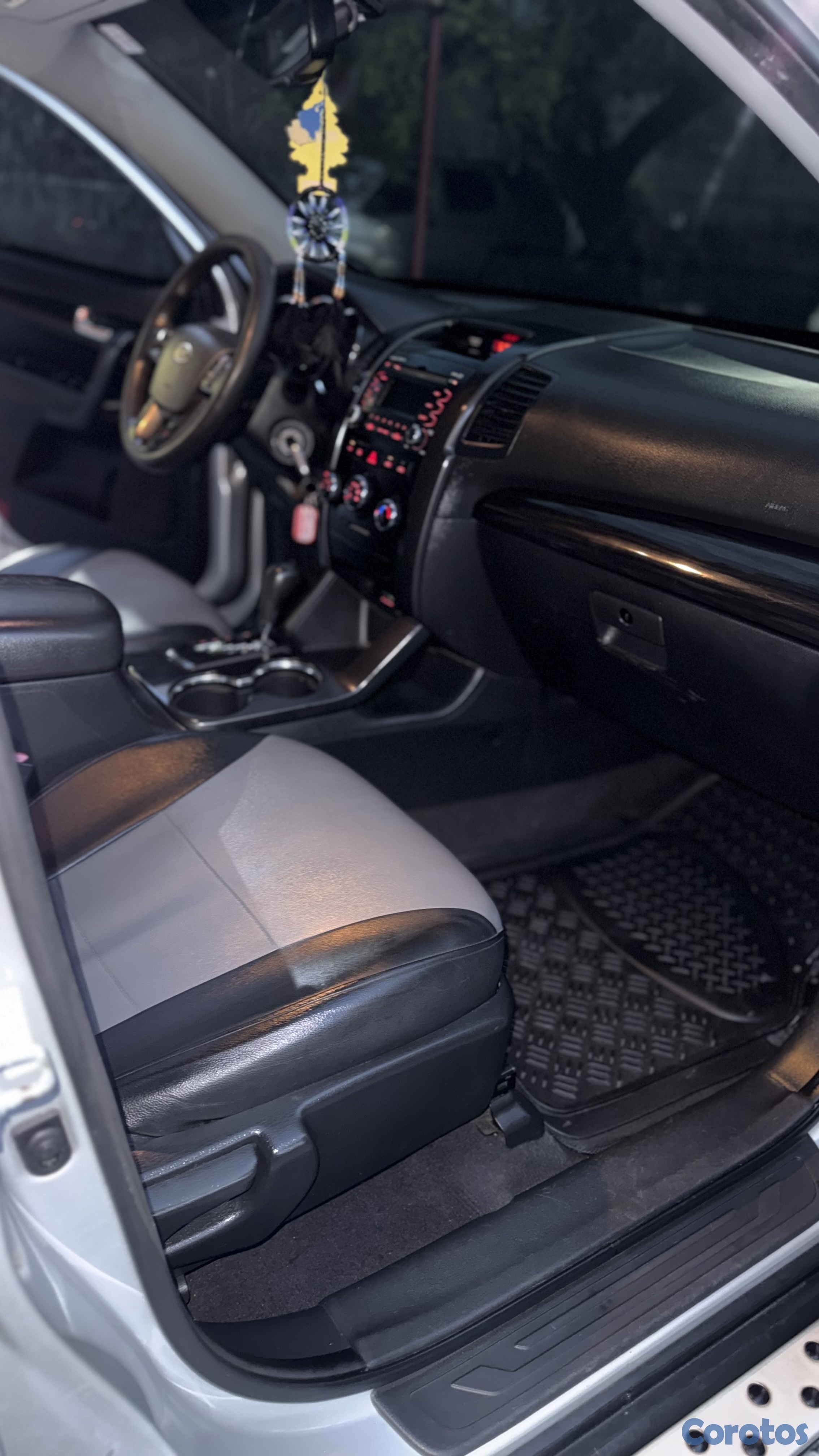 jeepetas y camionetas - Kia sorento 2013 2 Filas 4x2 gasolina Motor Dohc P 10