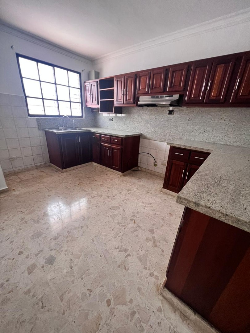 casas - Hermosa Casa en Proyecto Cerrado en La Española  4