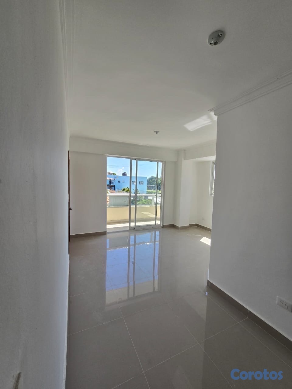 apartamentos - vendo piso 4 independencia Miramar tres hab balcón dos baños parqueo techado  3