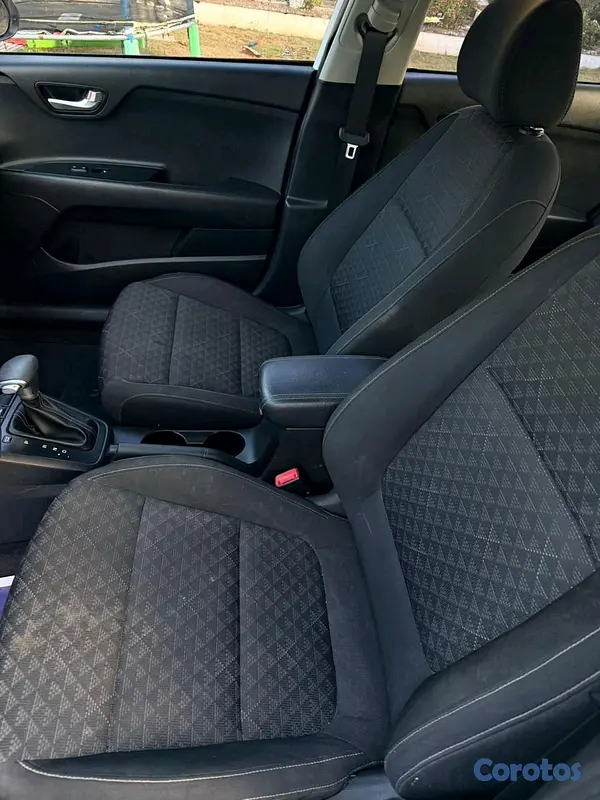 carros - kia rio s 2021 3