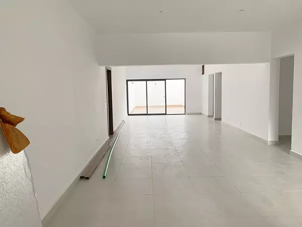 oficinas y locales comerciales - Local en primer nivel  8