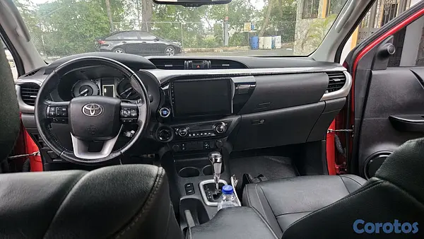 jeepetas y camionetas - Toyota hilux srv 2022 full 8