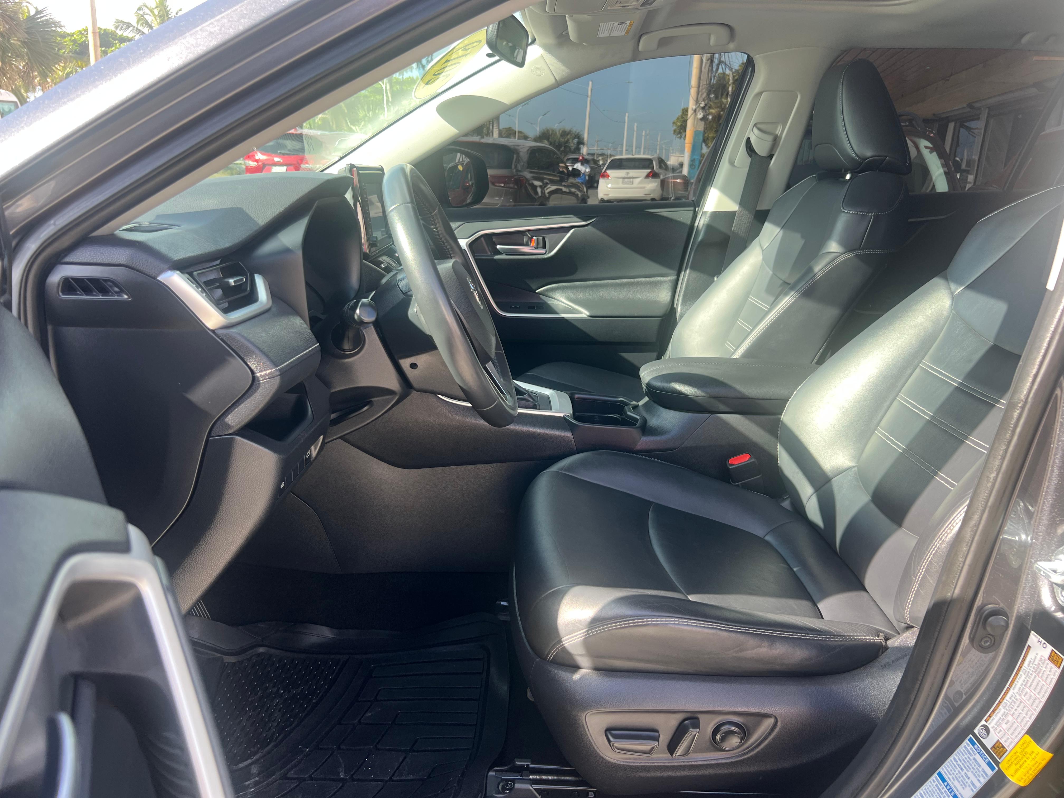 jeepetas y camionetas - Toyota RAV4 XLE Premium 2019 4