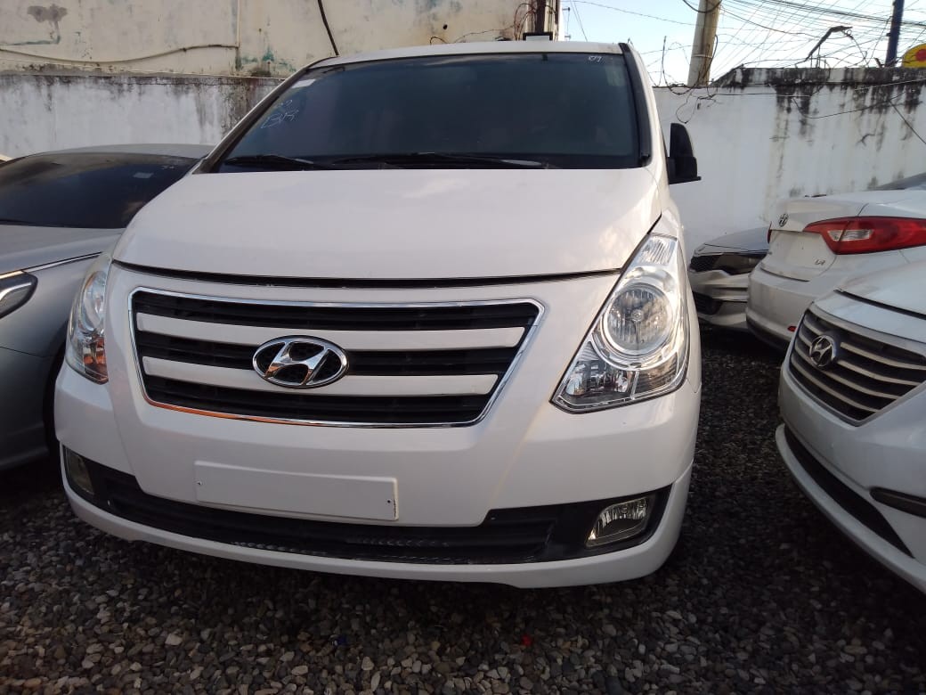 jeepetas y camionetas - HYUNDAI GRAND STAREX 2017 BLANCADESDE: RD$1,150.100 2
