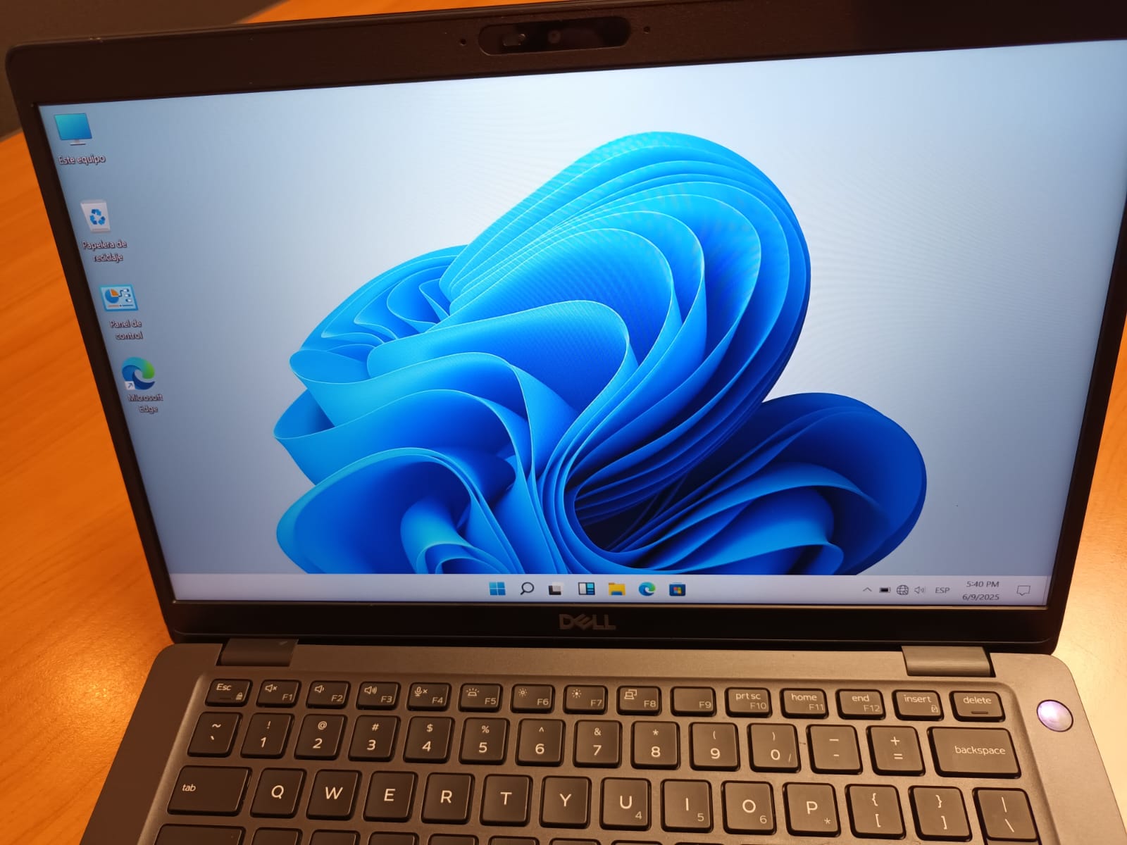 computadoras y laptops - Laptop Dell 5400 i5 de 8va Gen, 16GB Mem, 256 SSD 3