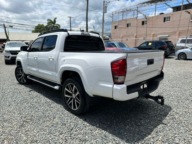 jeepetas y camionetas - Toyota Tacoma TRD 4x4 2017 impecable 2