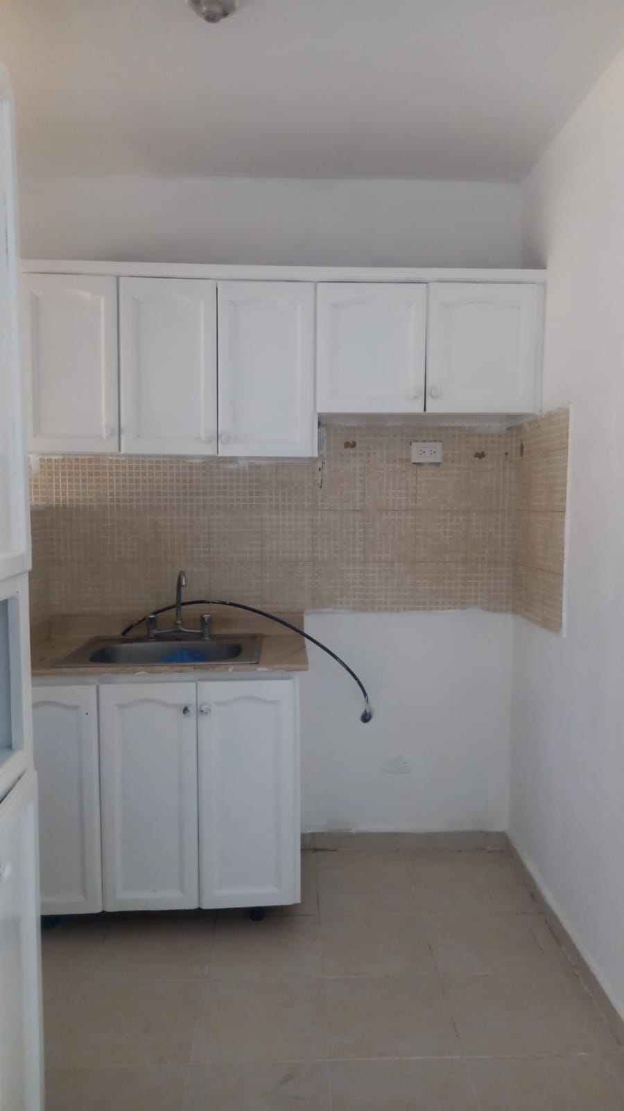 apartamentos - ALQUILO APARTAMENTO EN VILLA LOS MILAGROS DE 3 HABITACIONES AV. JACOBO MAJLUTA. 9