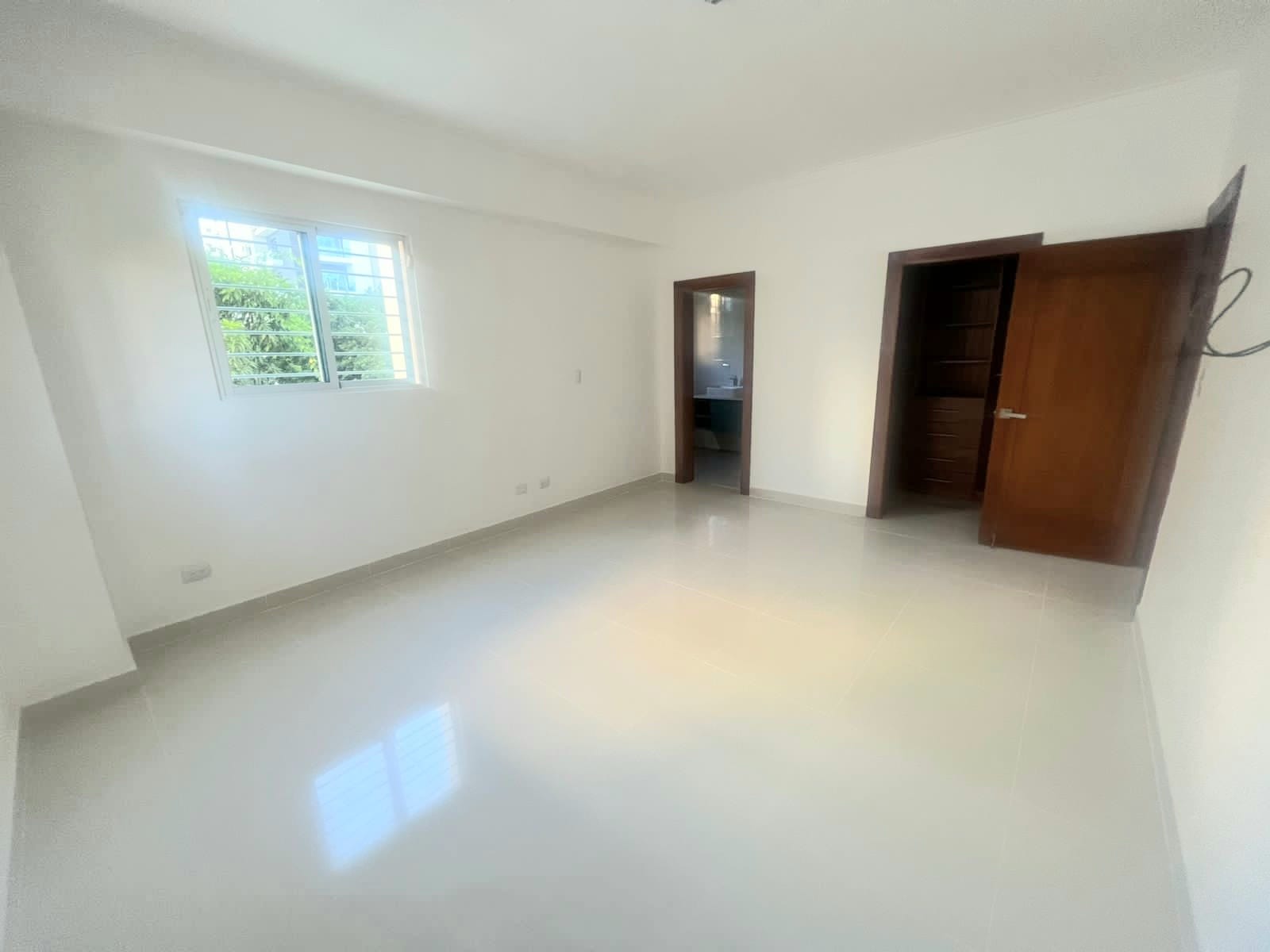 apartamentos - Apartamento 2do Nivel en La Esmeralda  2