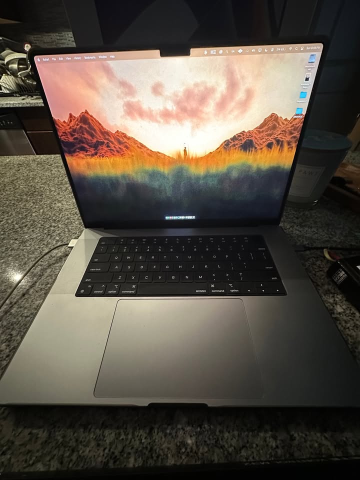 computadoras y laptops - MacBook Pro 16 M1 MAX, 32RAM, 1TB, 2021. 0