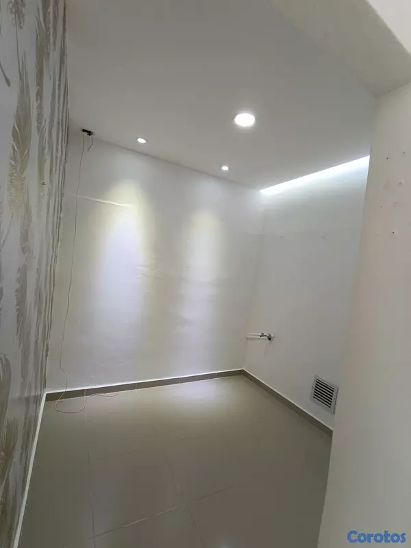 oficinas y locales comerciales - Av. Enriquillo Local en 2do nivel 120mts 6