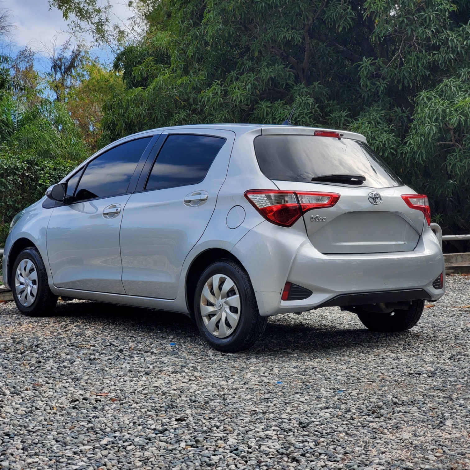 carros - Toyota Vitz 2018 Recién importada
 1