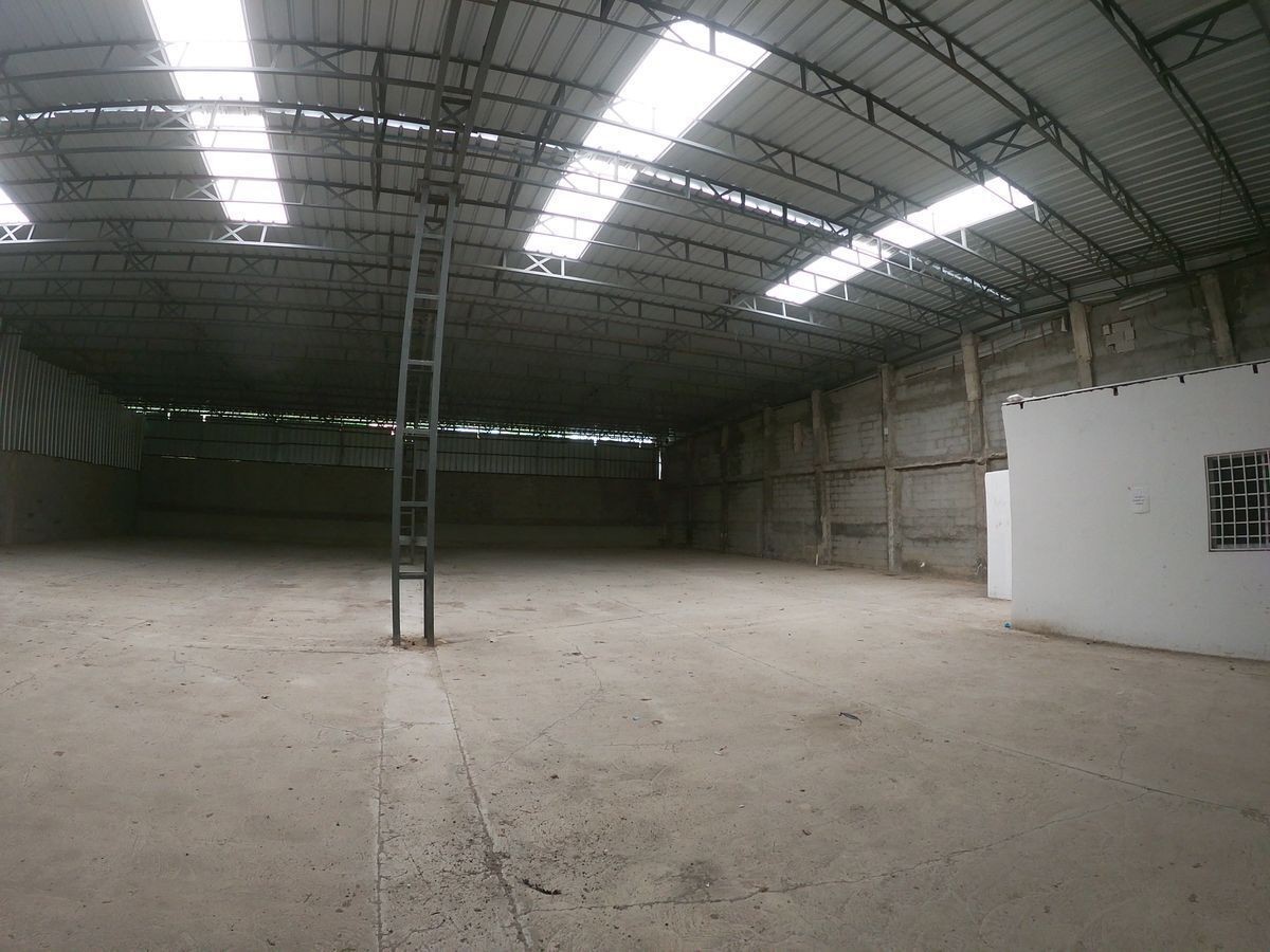 otros inmuebles - Nave 900 mts en la Av. Monumental
