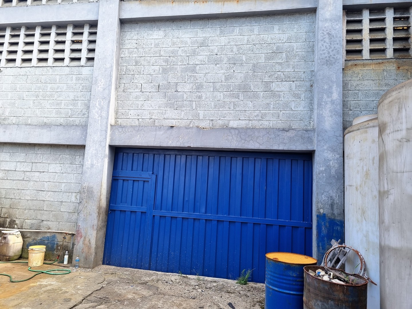oficinas y locales comerciales - Nave industrial de doble altura en block reforzado en Manoguayabo 6