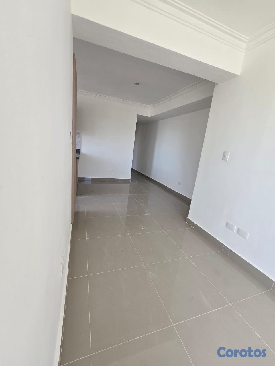 apartamentos - vendo piso 4 independencia Miramar tres hab balcón dos baños parqueo techado  4