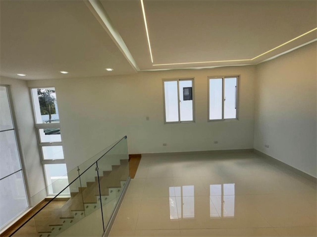 casas - Hermosa Casa en Venta de dos Niveles en Proyecto Cerrado. 4