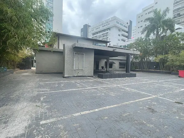 oficinas y locales comerciales - Local céntrico en la Esperilla 9