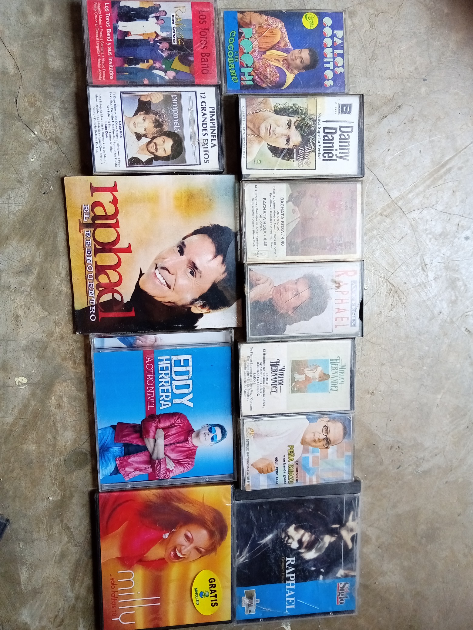 consolas y videojuegos - Ventas de CD y cassette antiguos varios.