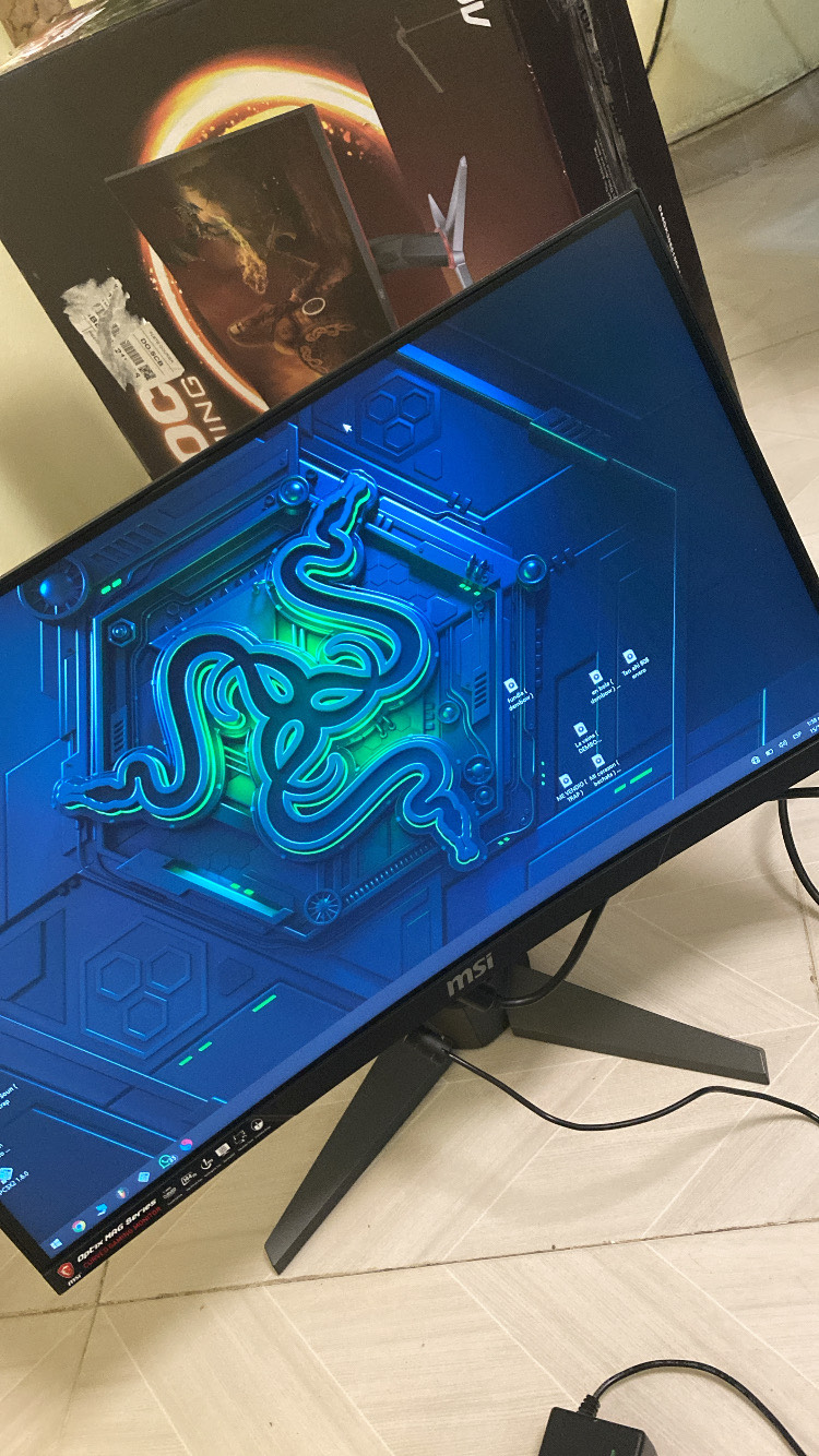 computadoras y laptops - Monitor Gaming MSI Optix 24 MAG240VC 1