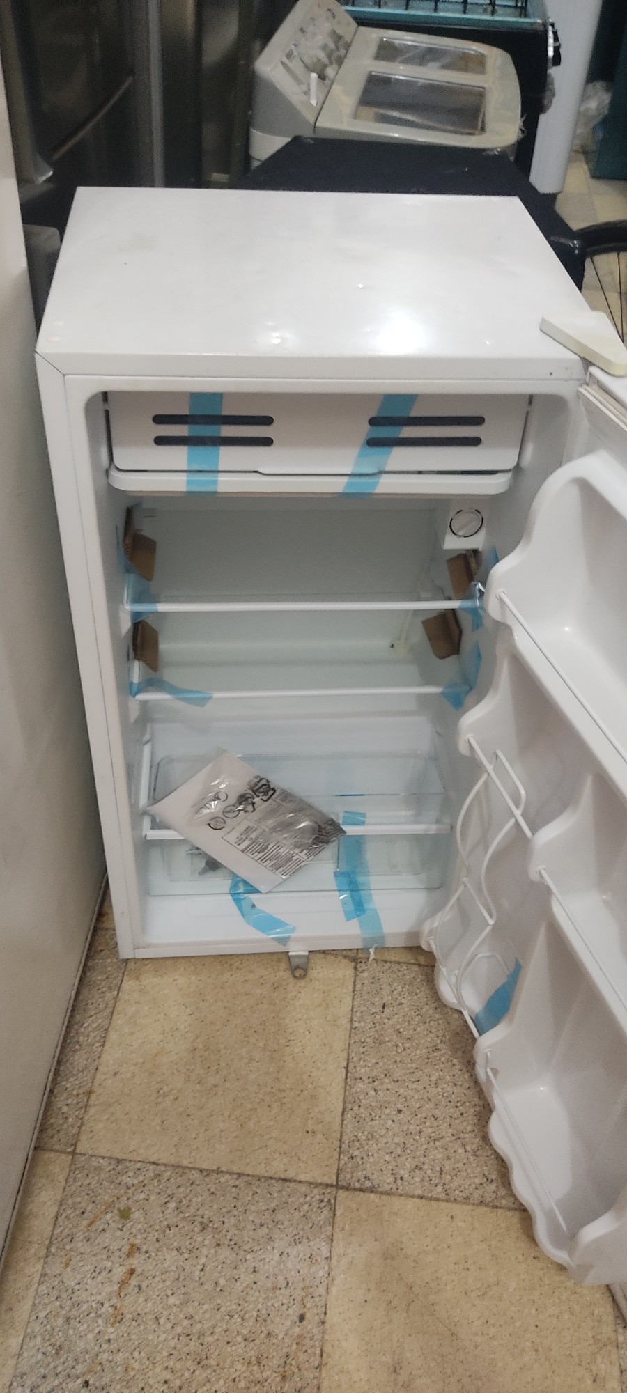 electrodomesticos - Nevera Midea ejecutiva   blanca  nueva 1