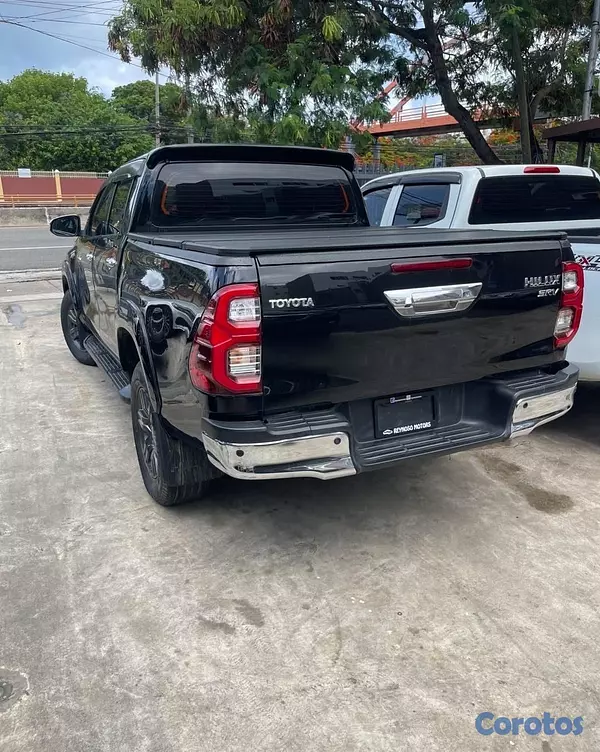 jeepetas y camionetas - TOYOTA HILUX SRV 2022 4
