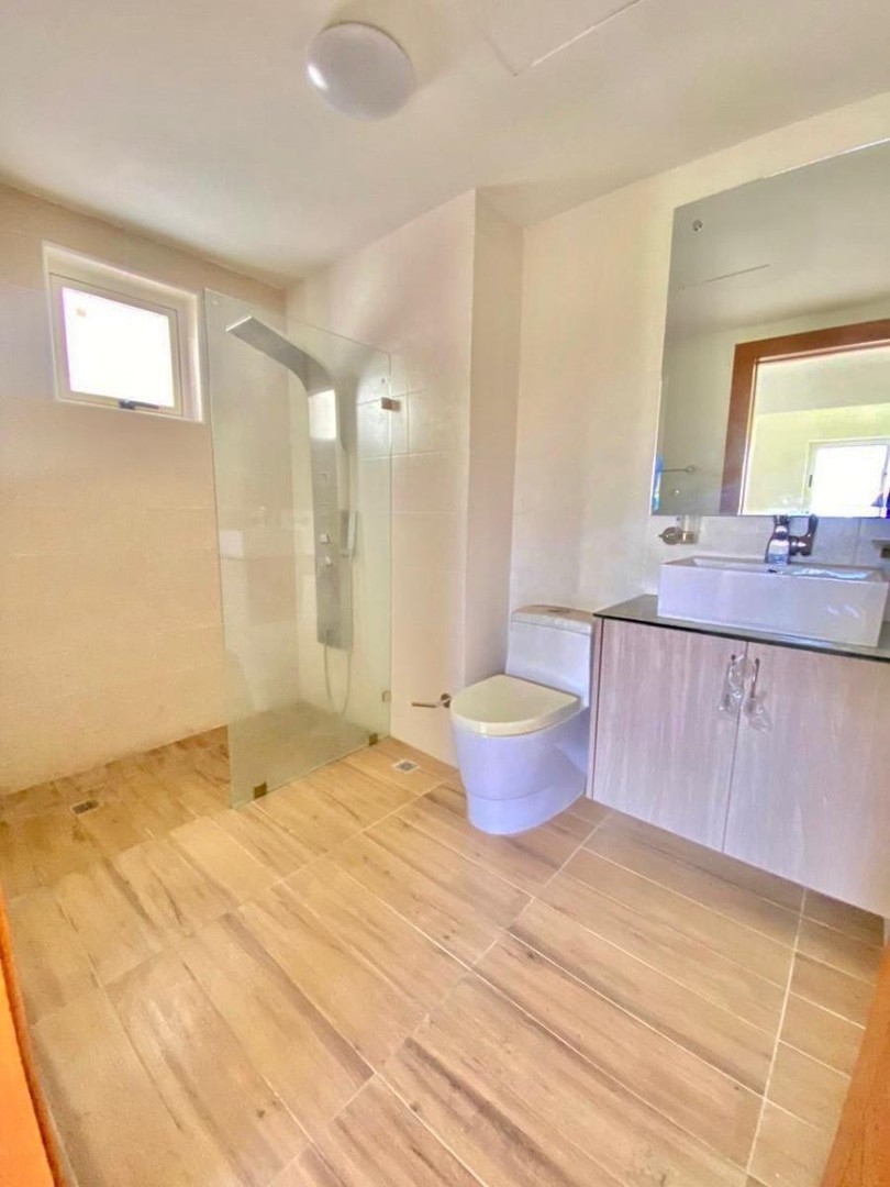 apartamentos - Apartamento en Venta
SERRALLÉS 
USD 270,000.00
Mantenimiento: RD$10,000.00

 4