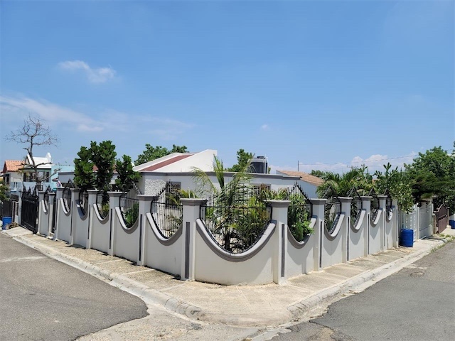 casas - CASA en Venta en Urbanización Próxima a Yapurt Dumit RD10,200,000
