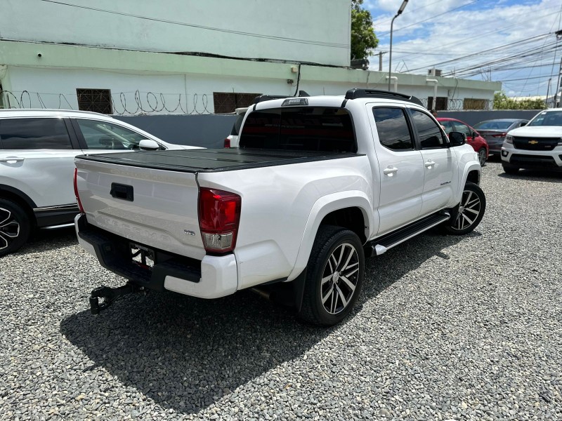 jeepetas y camionetas - Toyota Tacoma TRD 4x4 2017 impecable 3