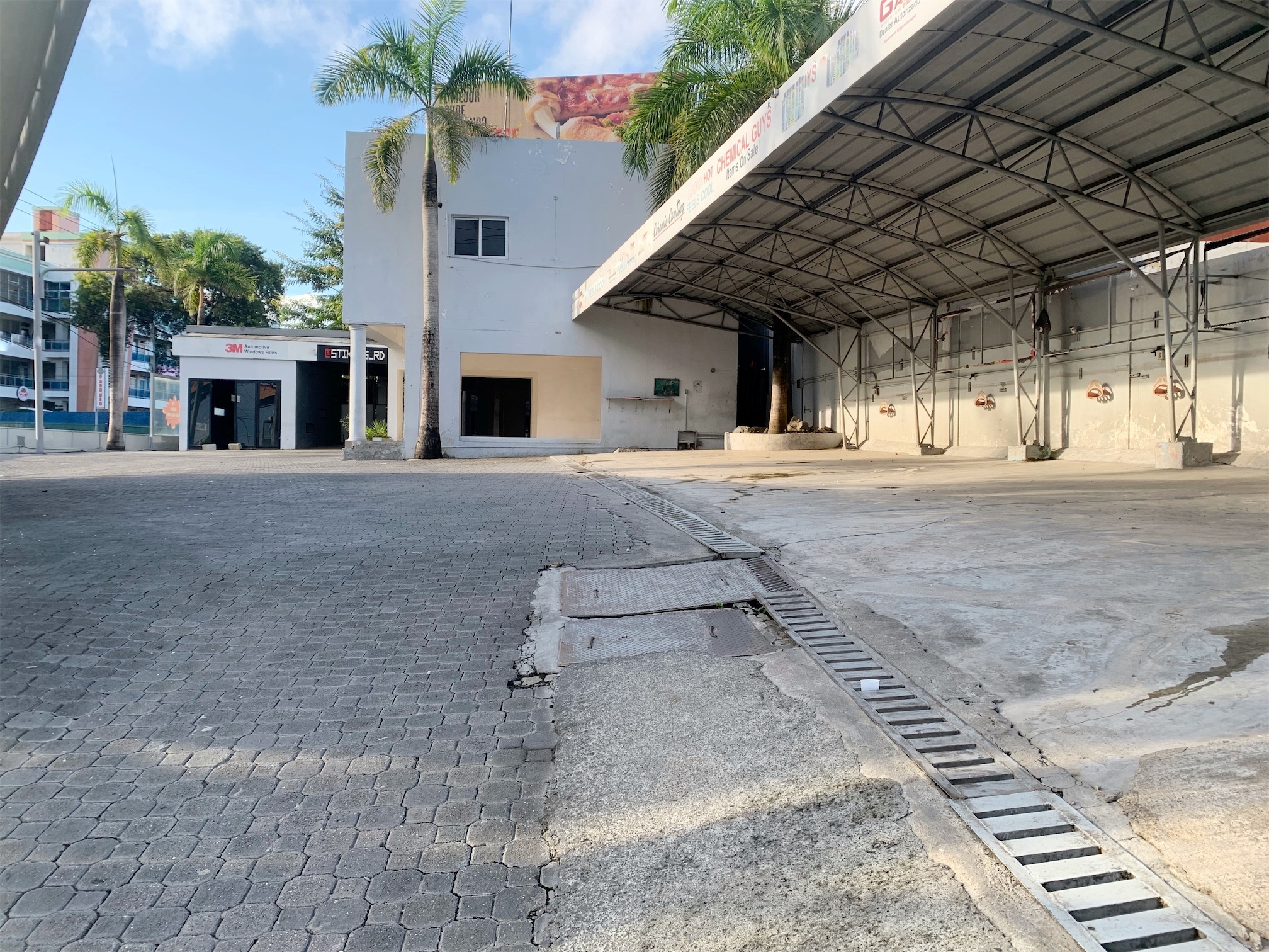 oficinas y locales comerciales - De oportunidad esquinero en arroyo hondo 1