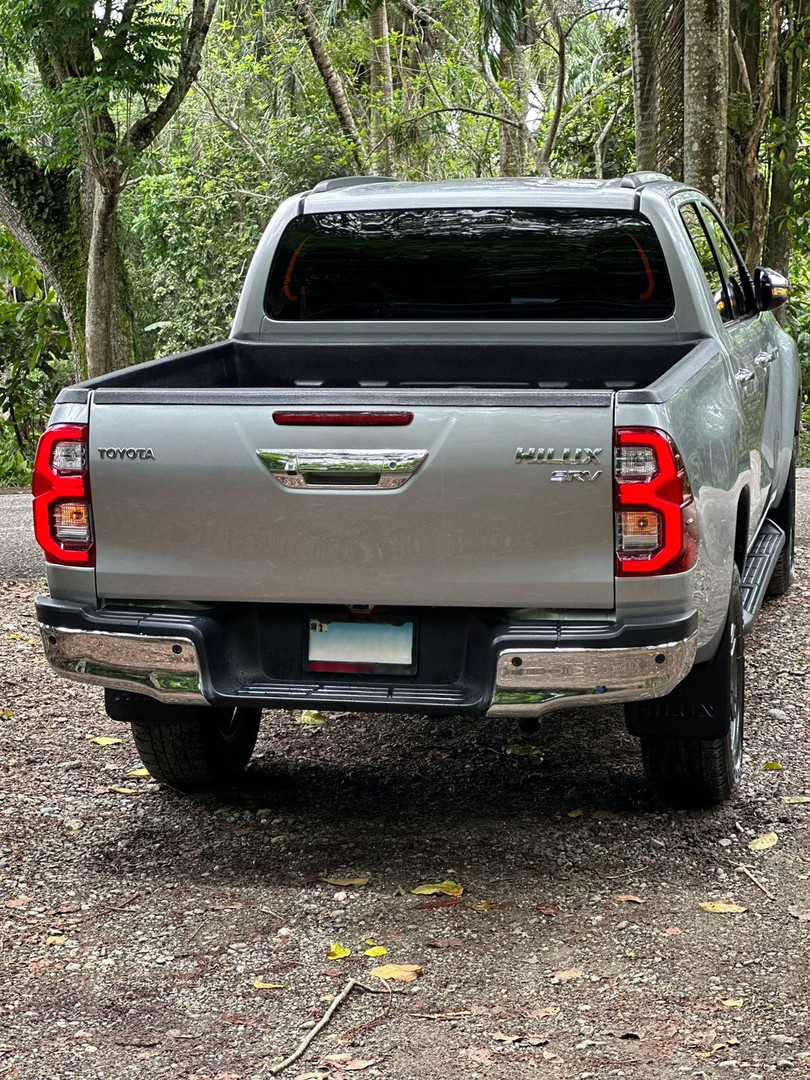 jeepetas y camionetas - Toyota Hilux SRV Limited 2022 8