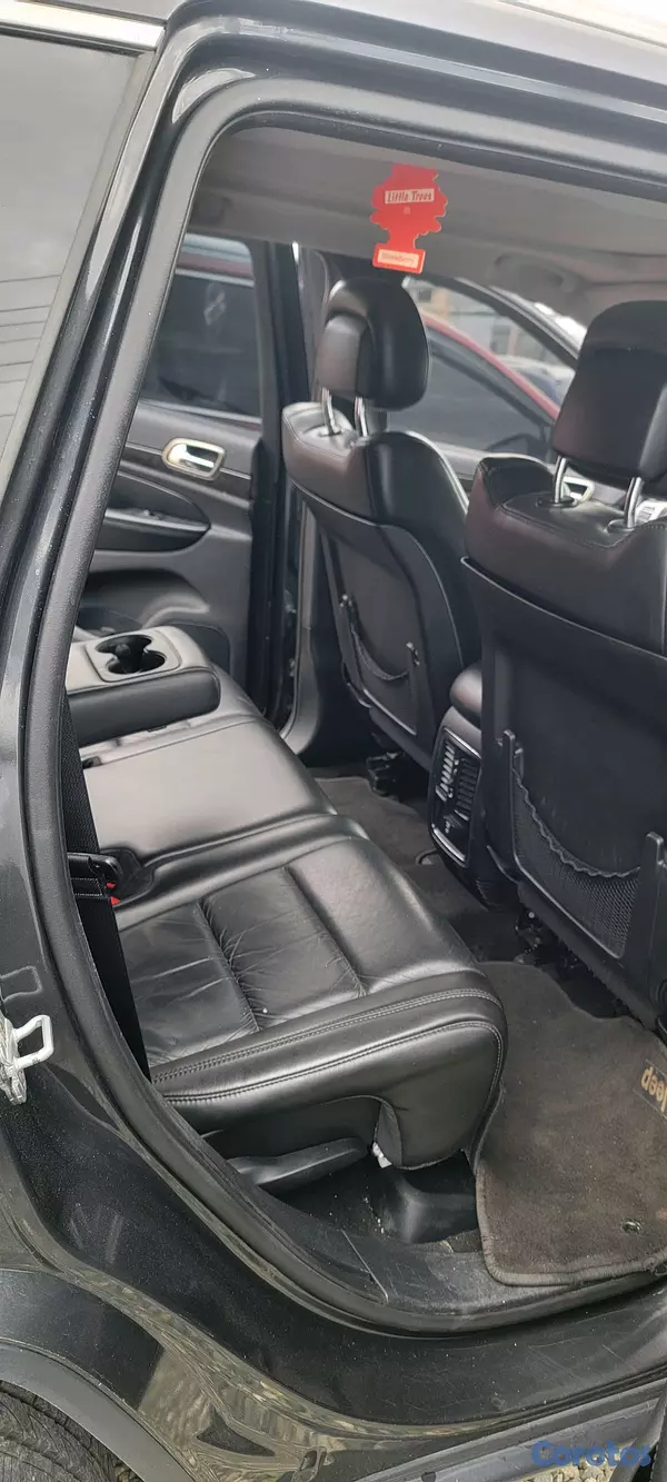 jeepetas y camionetas - JEEP GRAND CHEROKEE LAREDO 2011 6