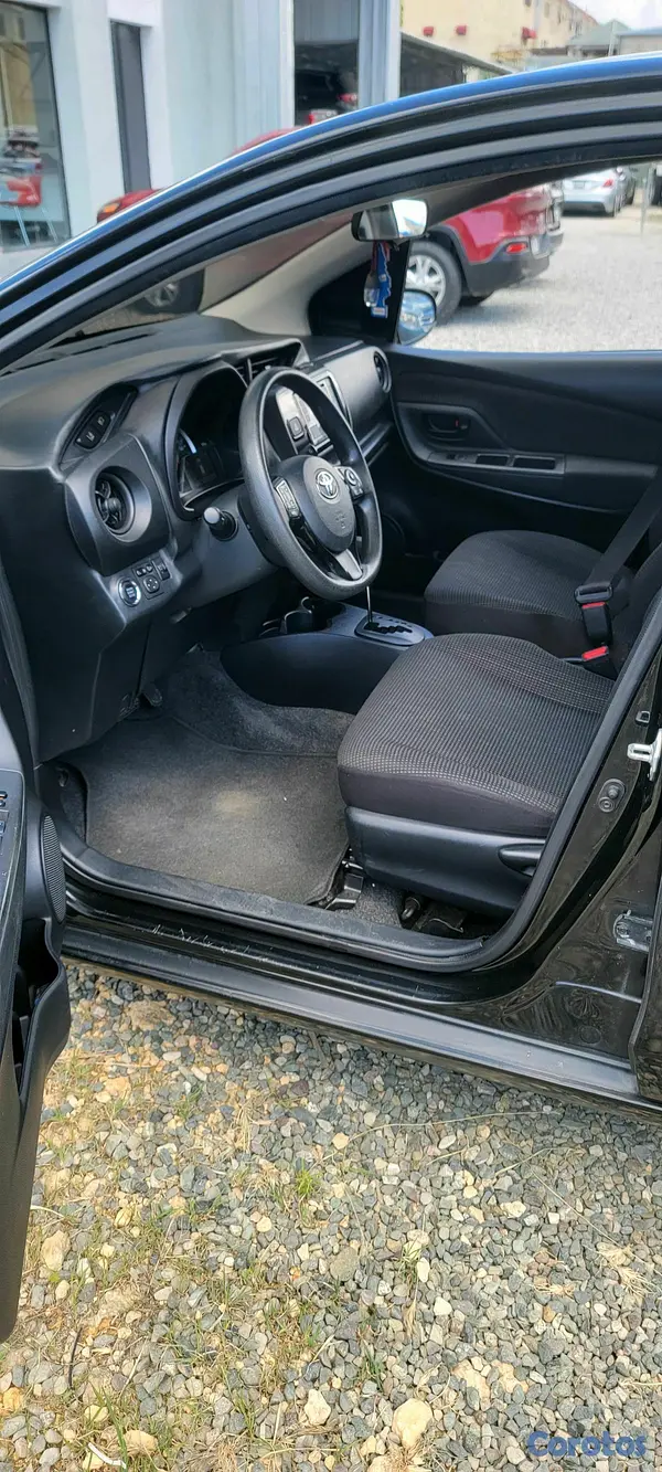 carros - TOYOTA VITZ  2019 3