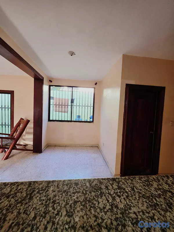 casas - Vendo casa de 2 niveles en Av. Independencia 4
