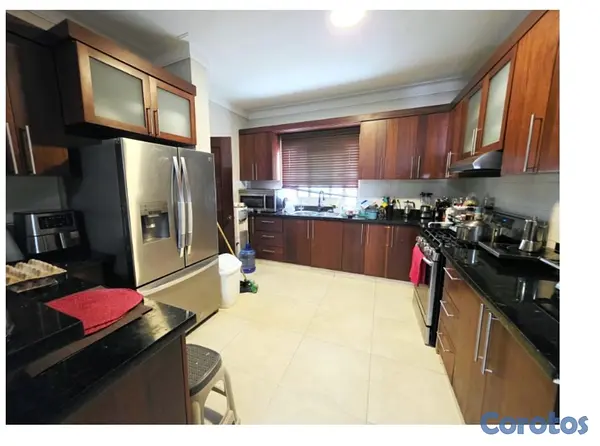 apartamentos - Se vende amplio apartamento 2do nivel, zona céntrica y de fácil acceso.  7