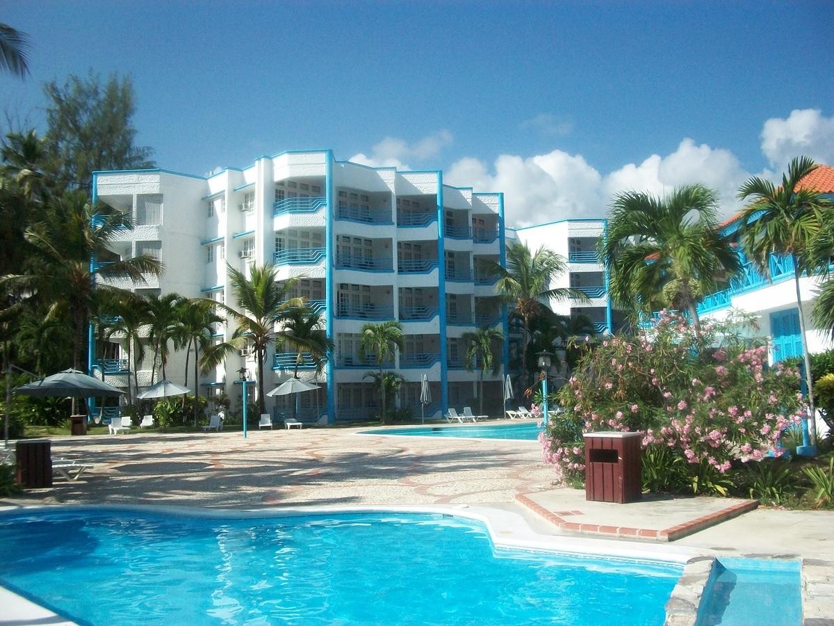oficinas y locales comerciales - HOTEL TURISTICO BARAHONA , DOS EDIFICIOS CON 108 HABITACIONES, FRENTE ALA PLAYA.