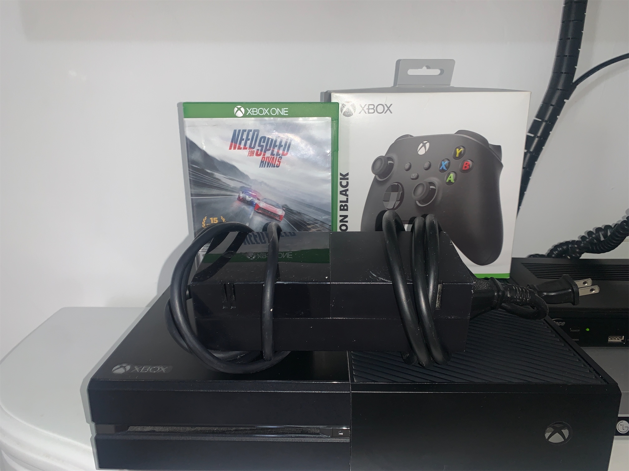 consolas y videojuegos - Xbox One Black 500GB con CARBON BLACK WIRELESS CONTROLLER