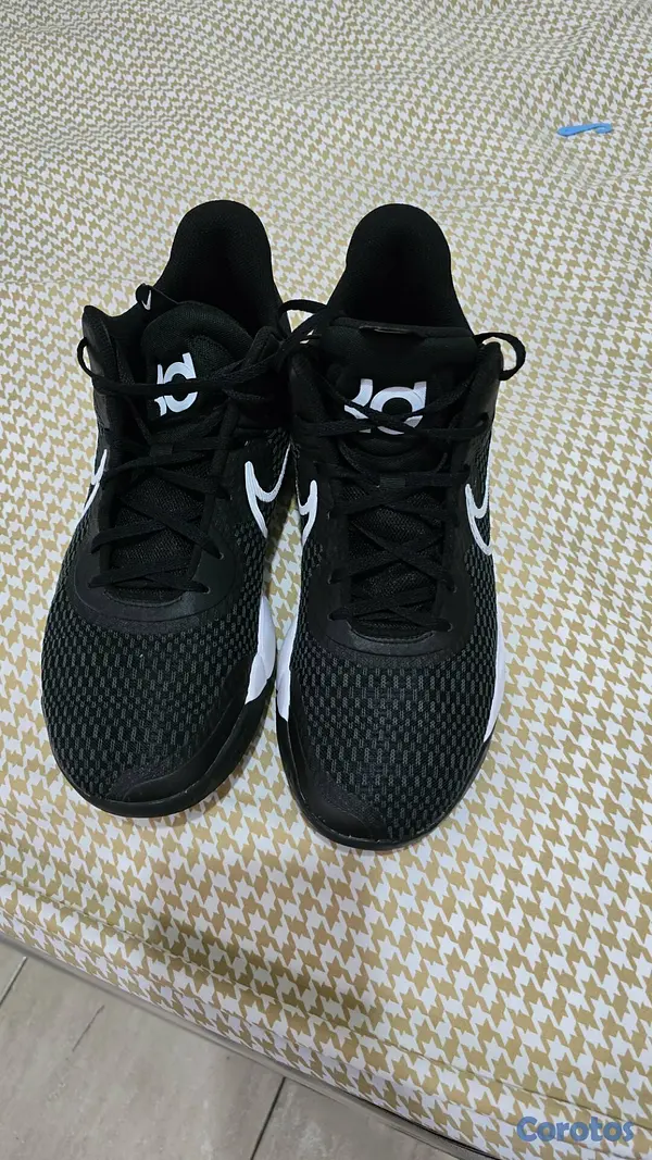 ropa para hombre - **Vendo tenis KD nike baskeball shoes  size 12 com 4