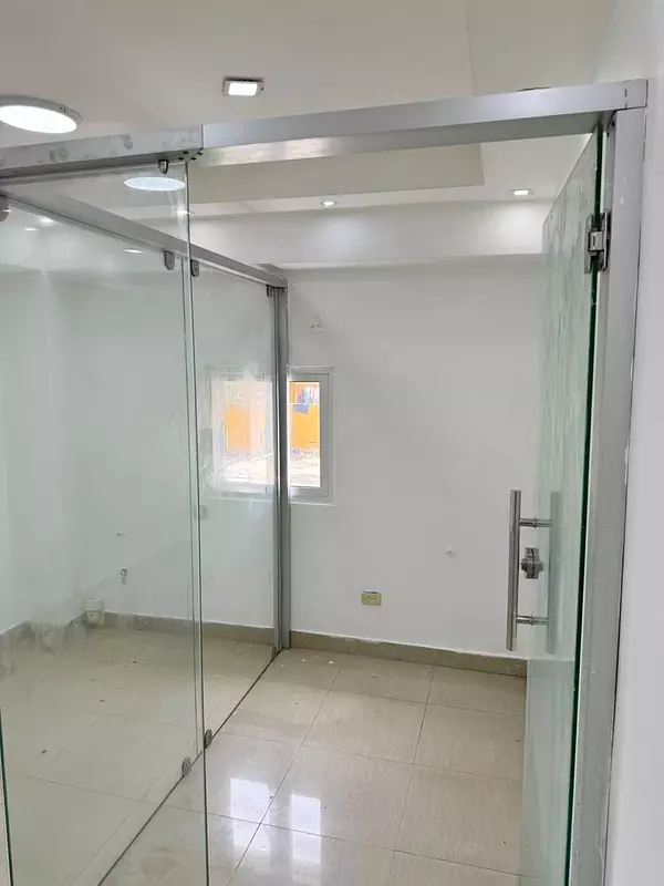 oficinas y locales comerciales - Local céntrico en Bella vista 4